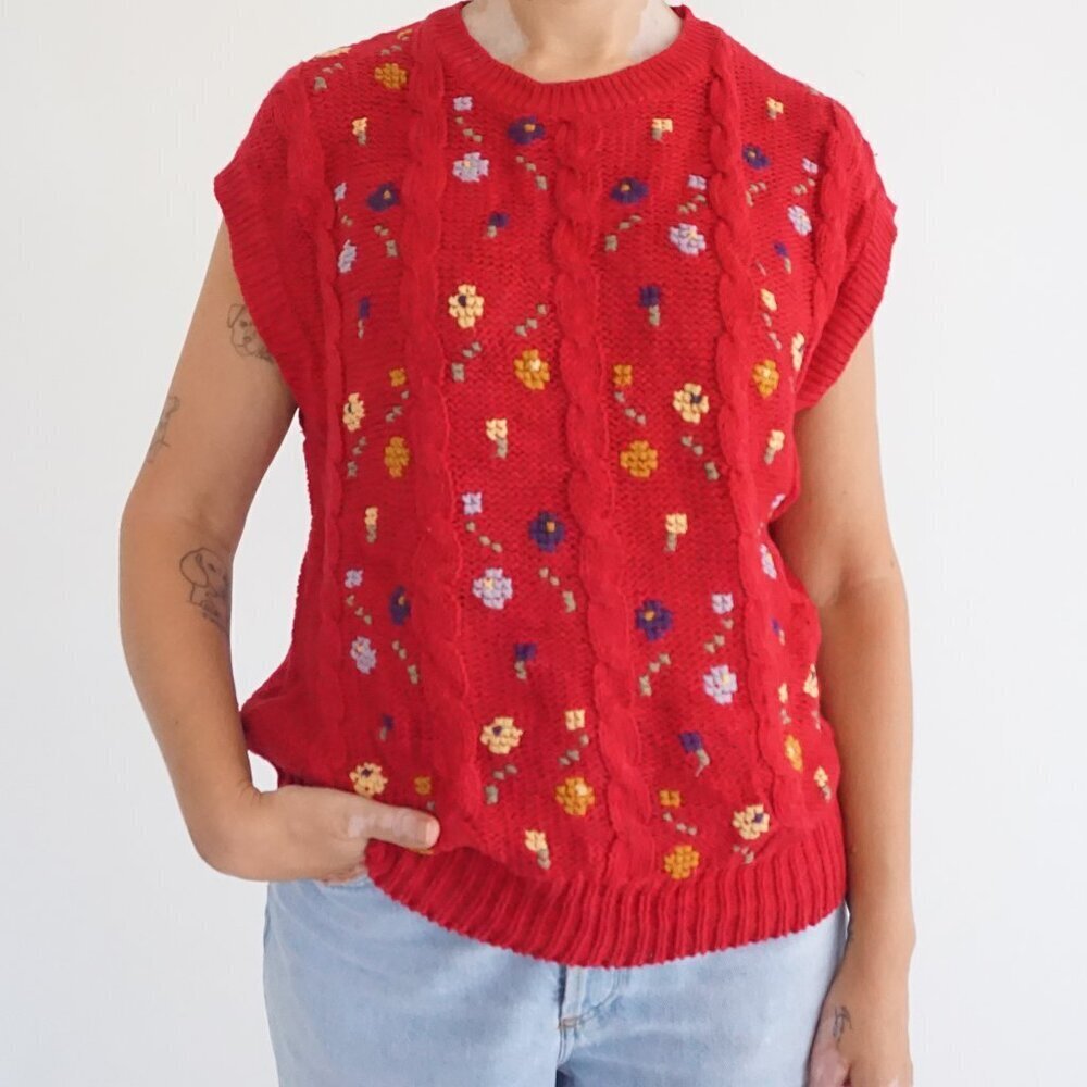 Vintage The Villager Red Knit Floral Cable Sleeveless Sweater Vest Grandmacore M